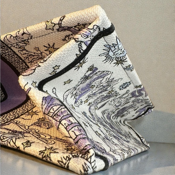 Dior Tote “Night of Dreams” Book Totes from 2025 - Picture 6 of 13